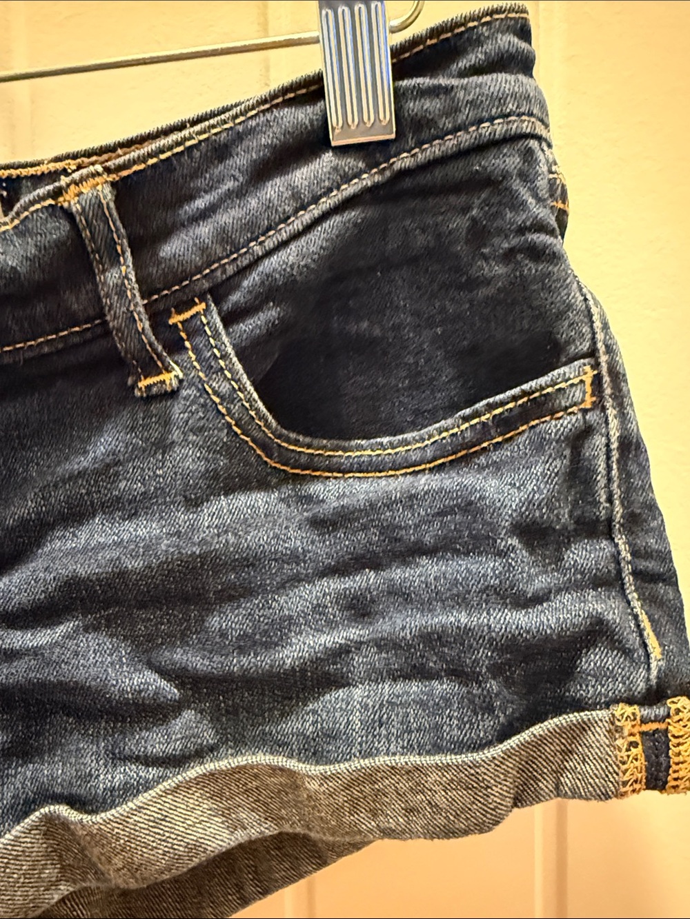 Hollister Junior Women's Dark Blue Rolled Cuff Denim Shorts (3/26) - Picture 3 of 7